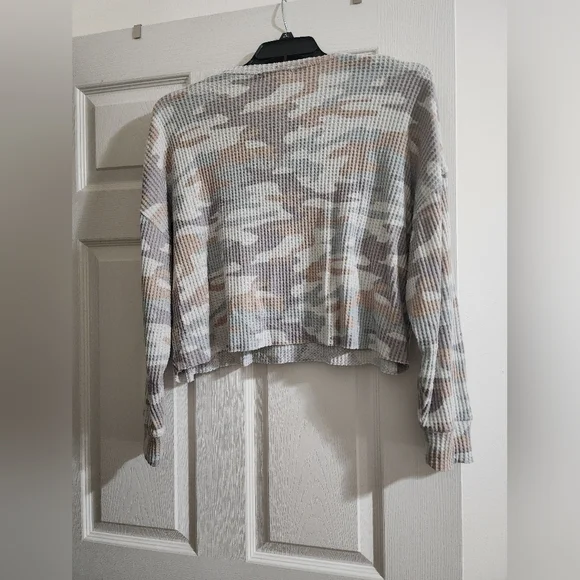 Z Supply Camo Ribbed Knit Lounge Top in a size Medium!!! - Picture 3 of 3
